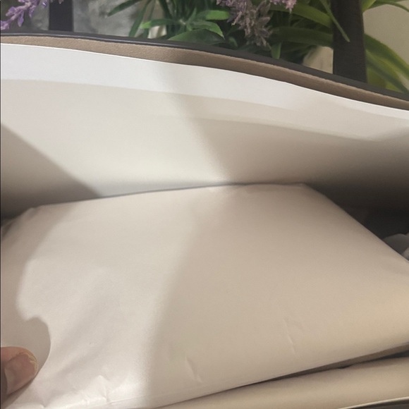 Tory Burch T Monogram Contrast Leather Tote - Picture 17 of 17